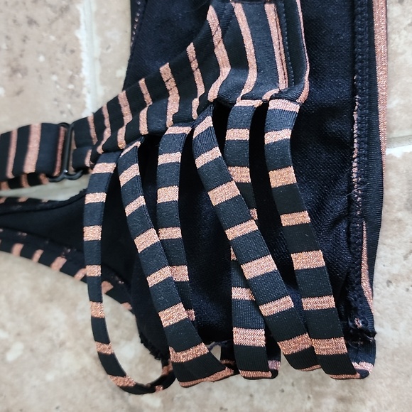 Bikini - Picture 3 of 5